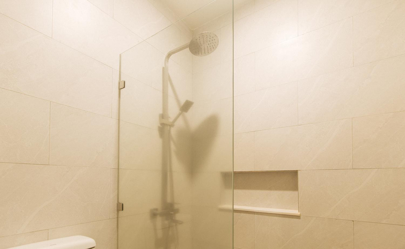 Bathroom 3, Elyseah Condotel by RedDoorz, Mabalacat