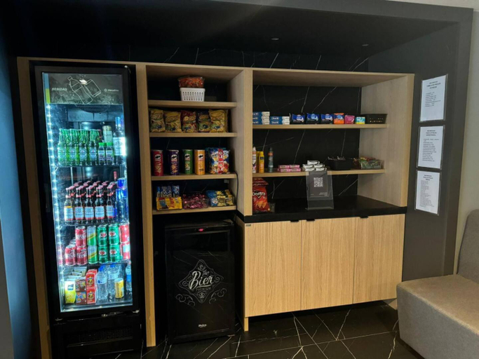 Food & Drinks