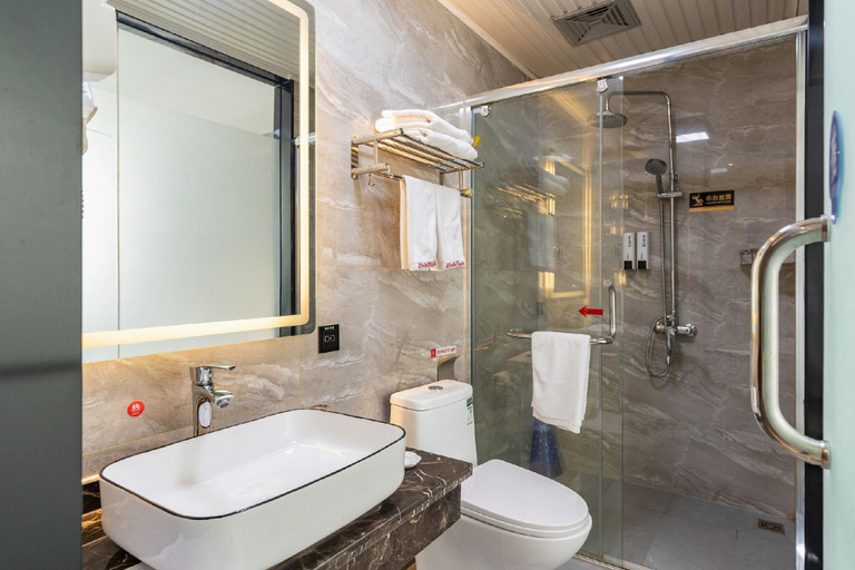 Bathroom 3, Shell Hotel Rizhao Lanshan District Bus Station, Rizhao