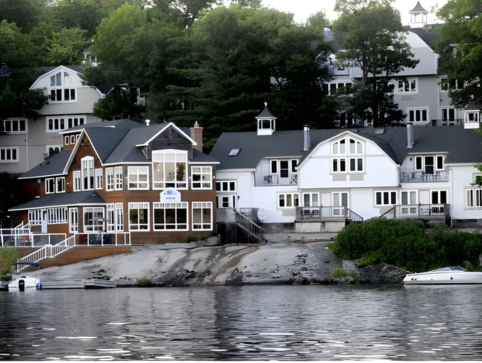 Exterior & Views