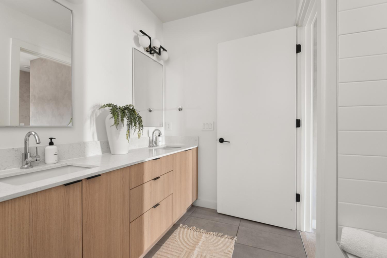 Bathroom 2, Hyve, Davidson