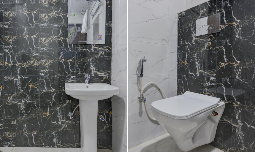 Bathroom 4, Itsy Hotels K K Residency Staywell, Hardwar