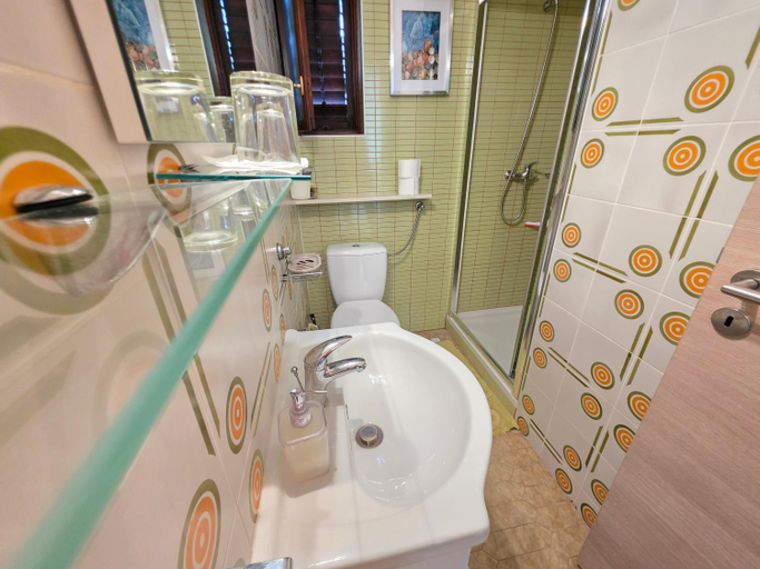 Bathroom 3, VILLA VERA Apartments with pool, 200 m from the beach, Novi Vinodolski