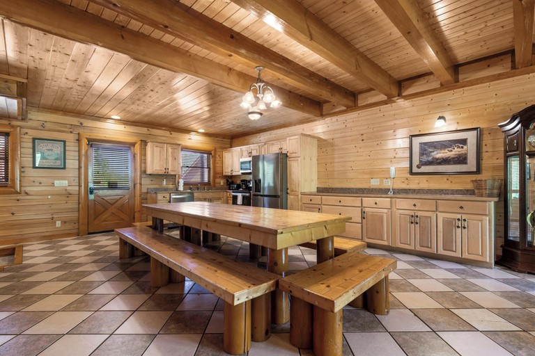 Food & Drinks, Mountain Theatre Lodge by Jackson Mountain Rentals, Sevier