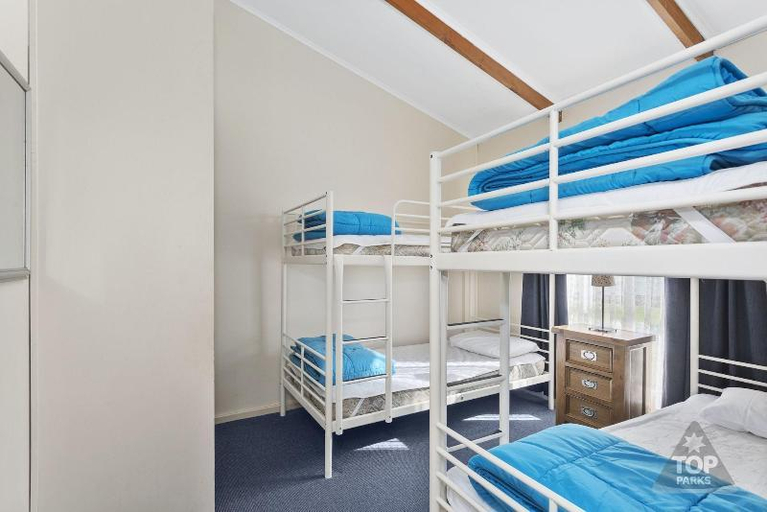 Bedroom 4, Victor Harbor Holiday & Cabin Park, Victor Harbor