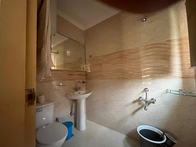 Bathroom, Himalayan sun cottage , Srinagar