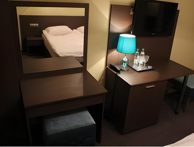 Bedroom 3, Hotel Sokolowska Airport Modlin, Nowy Dwór Mazowiecki
