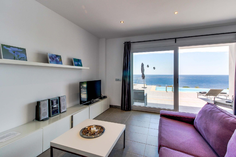 Others 5, Villa Azul, Baleares
