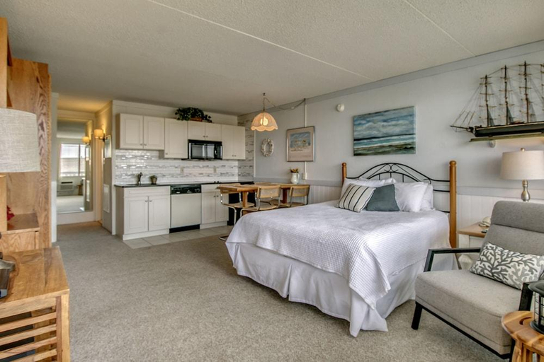 Bedroom 2, Beachcomber Resort, Cape May