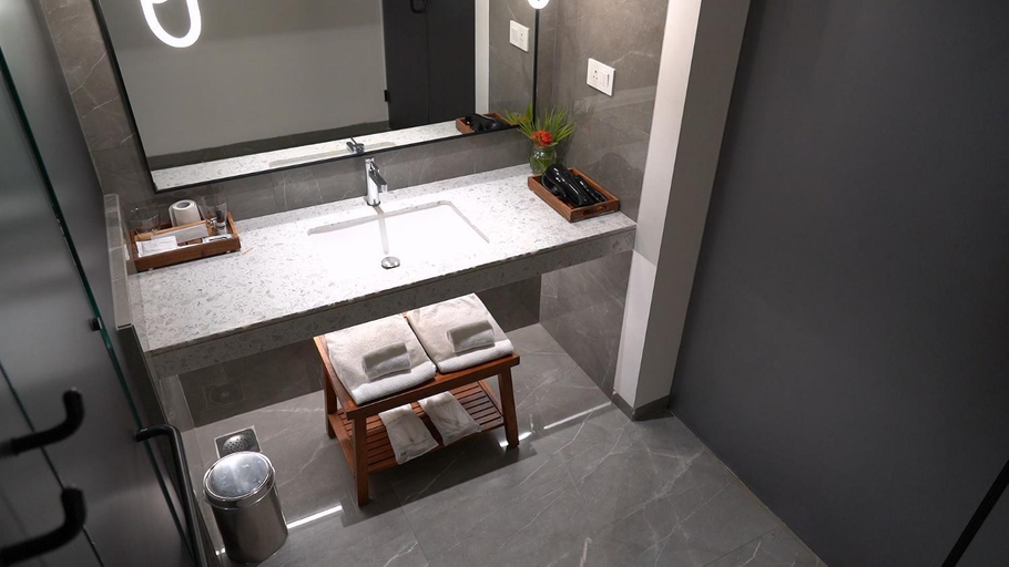 Bathroom 4, Seasons Hotel, Rajkot