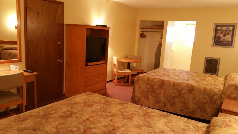 Bedroom 2, Yellowhead Motel, Fraser-Fort George