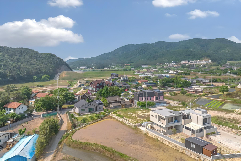 Exterior & Views 3, Gyeongju Elelel Pool Villa, Gyeongju