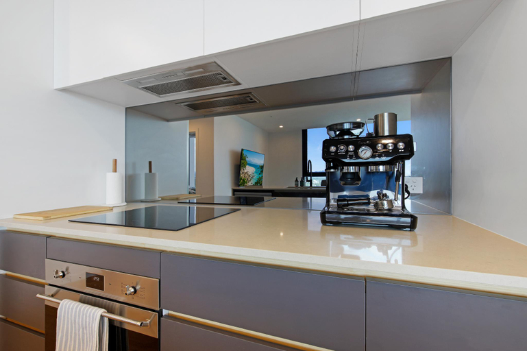 Kitchen 5, Skyline Showdown - Views, Games & Vibes, Gold Coast