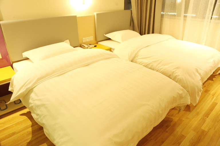 Bedroom 3, 7 Days Inn·Neijiang Longchang XinHua Street, Neijiang]]