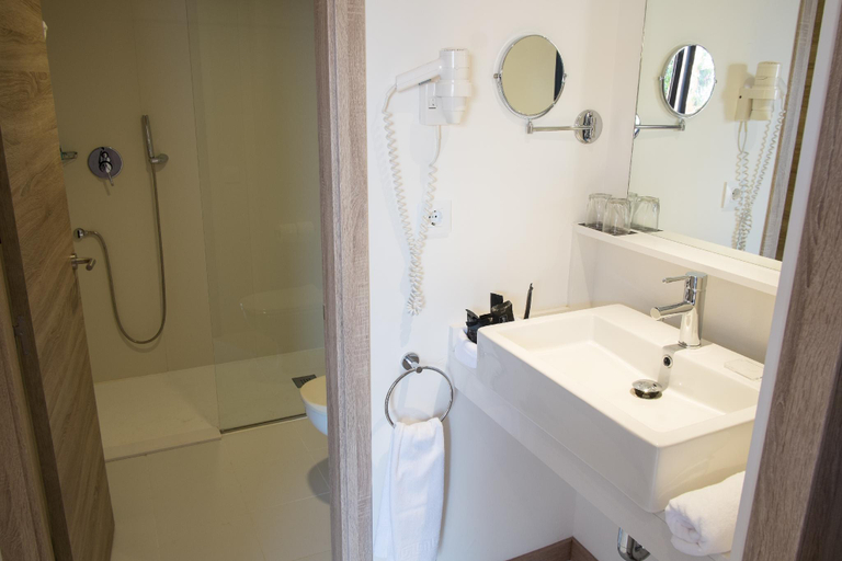 Bathroom 3, Menorca Binibeca by Pierre & Vacances Premium Adults Only, Baleares