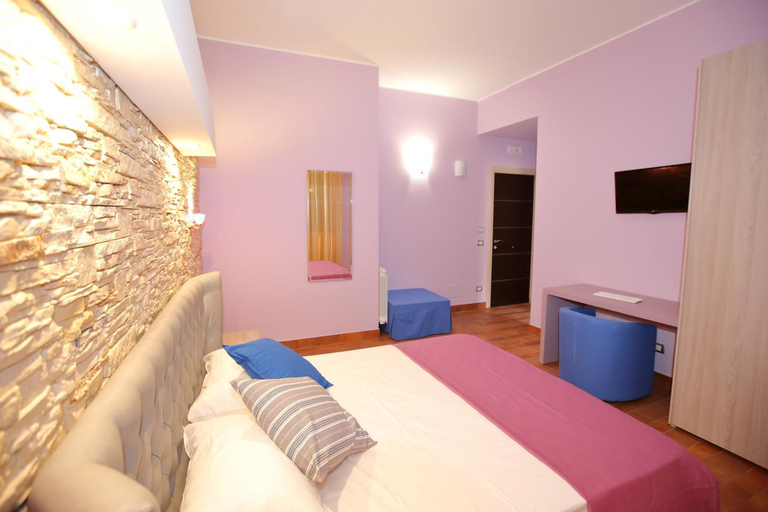 Bedroom 2, Charme Rooms, Syracuse