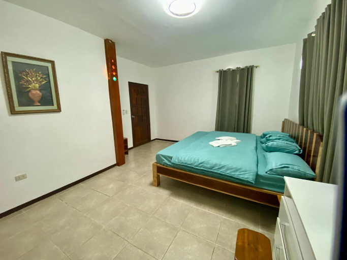 Bedroom 2, Oceana Hotel & Beach Resort, Puerto Galera