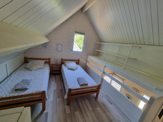Bedroom 3, Les Chalets de SAUMUR, Piscine & Parc boise, 100m du CadreNoir, Maine-et-Loire