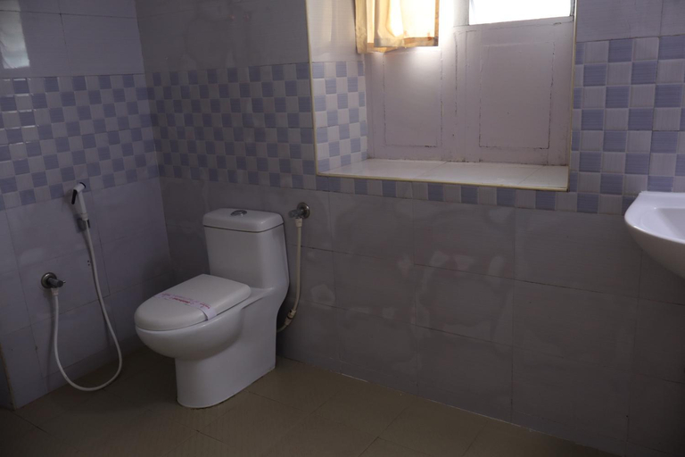 Bathroom, Bruton resorts, Dindigul