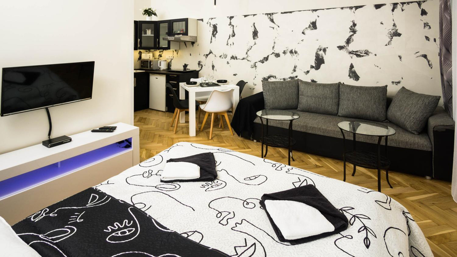 3, Black & White Apartment Prague by Wenceslas Square and Muzeum, Praha 1
