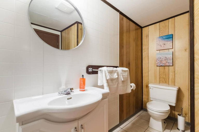 Bathroom 3, Motel ile d'Orleans, L'Île-d'Orléans