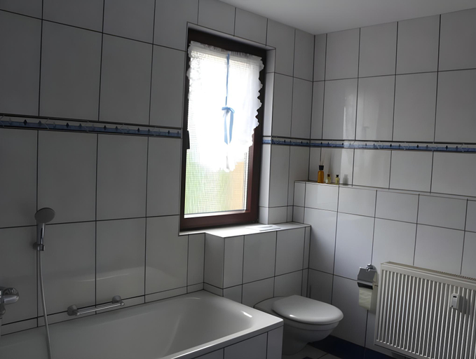 Bathroom 2, Haus Gretchen Alpen, Wesel