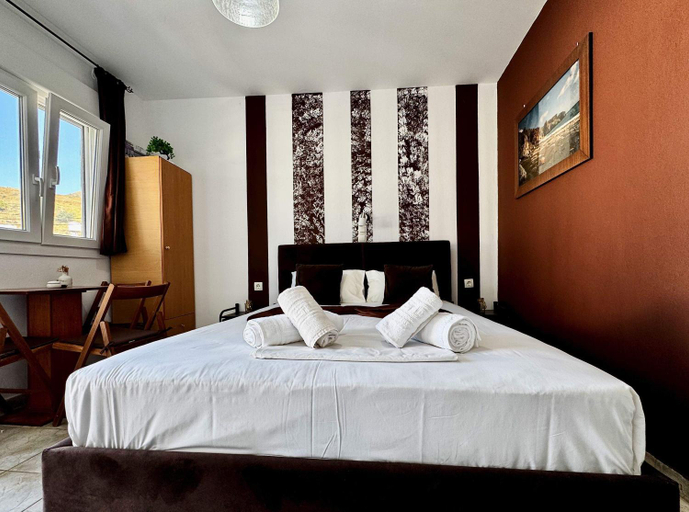 4, ''Studios Anna'', Crete