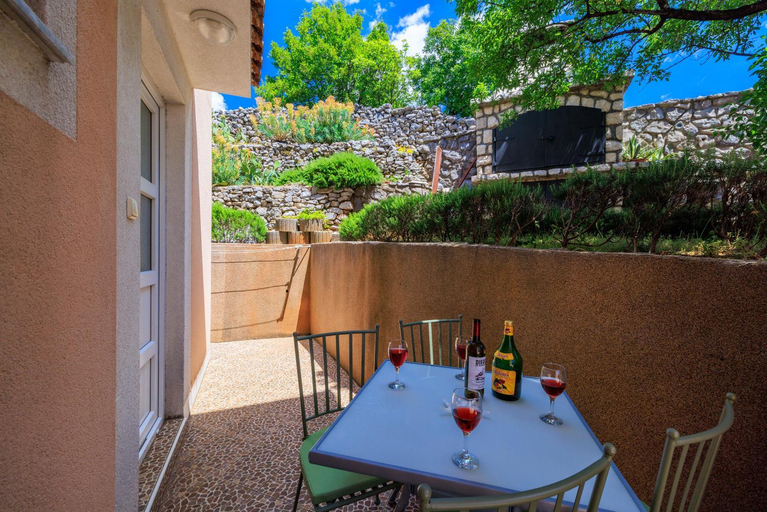 Others 5, Apartments and rooms Bionda, Senj