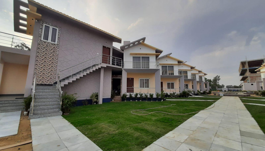 Exterior & Views