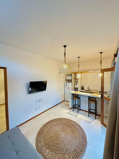 Others 3, Flats Elementus Prea, Cruz