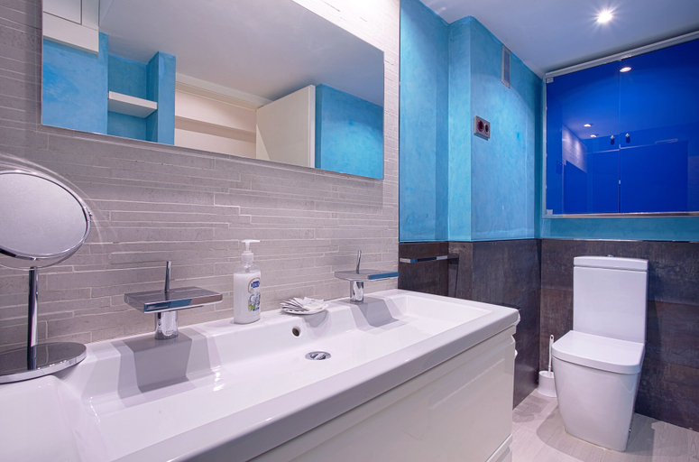 Bathroom 5, Cozy & Bright 1 Bd Apartm one Step Away Form Retiro Park. Retiro III, Madrid