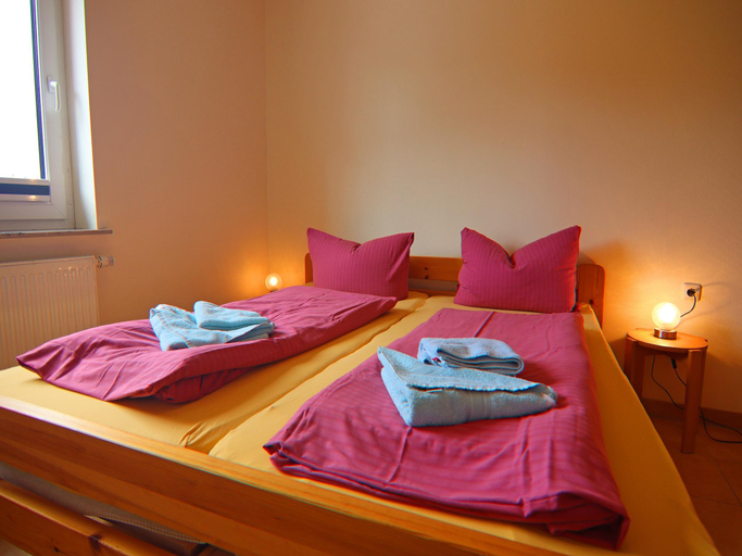 Bedroom 2, Stilvolle Wohnung mit Garten in Rerik, Rostock