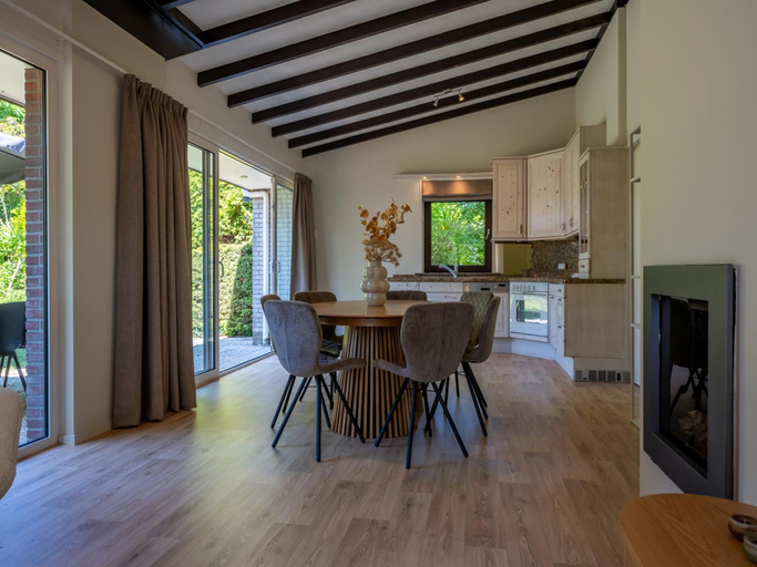 Others 4, Bungalow near Lake Veere with Sunny Terrace, Noord-Beveland