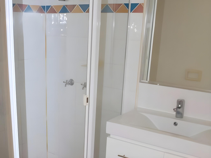 Bathroom, Chevron Palms, Gold Coast
