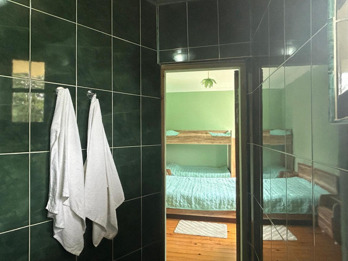 Bathroom 3, Family Hotel Nino, Ozurgeti