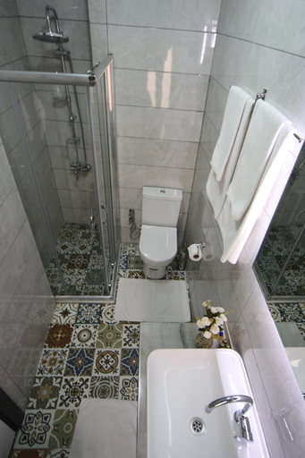 Bathroom 3, Hotel Taksim Home, Beyoğlu