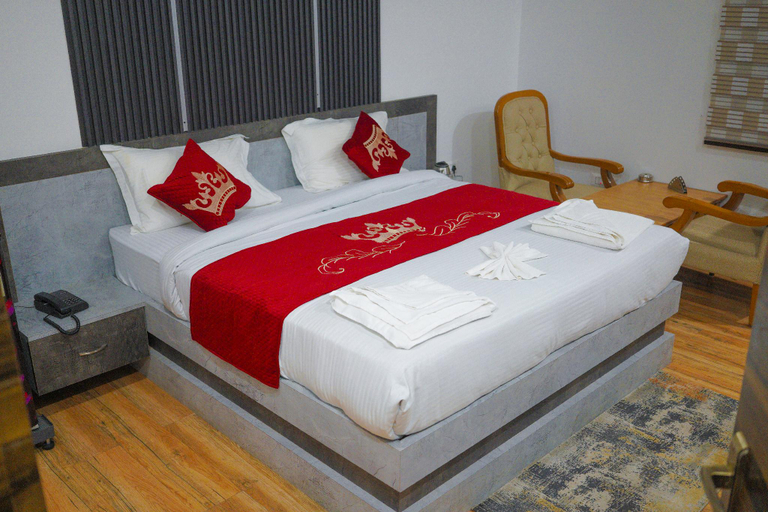 Bedroom, Raj Vilas Hotel & Resort, Maharajganj