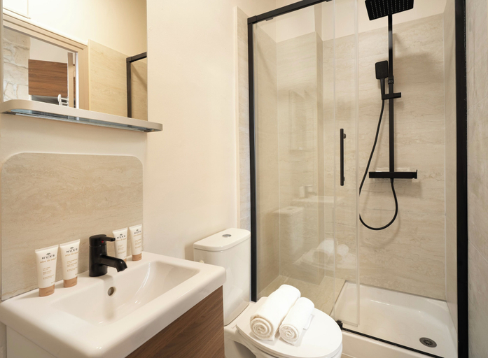 Bathroom 5, 1554 Lavandières, Paris