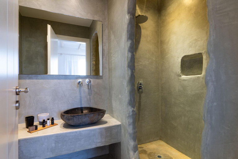 Bathroom 4, Dolphin Kastraki Studios, South Aegean