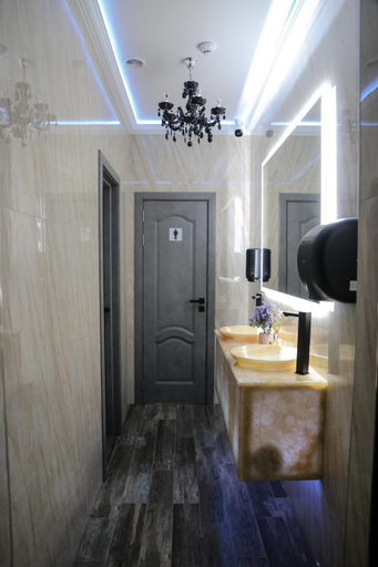 Others 4, Nevan Luna Home, Luna