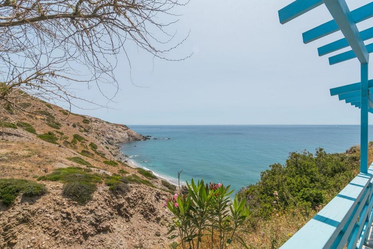 Others 5, Thalassopetra in Agia Kyriaki, South Aegean