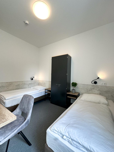 Bedroom 3, Longhouse Aparthotel, Offenbach