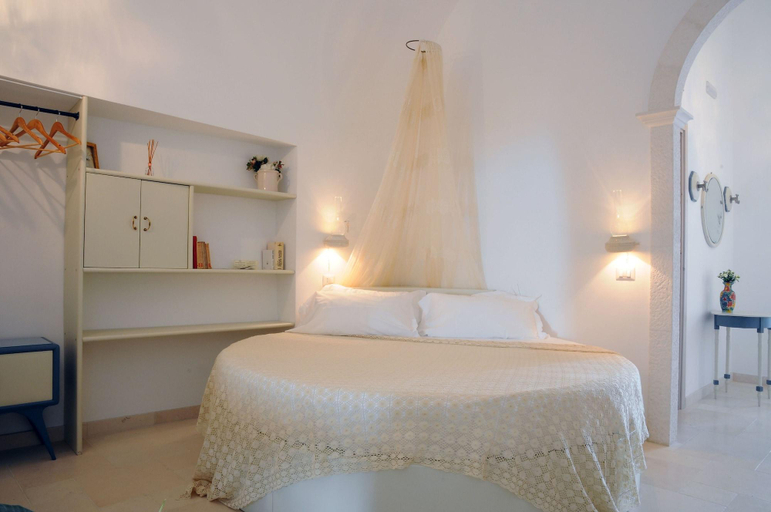 Bedroom 2, Albergo Diffuso Sotto le Cummerse, Bari