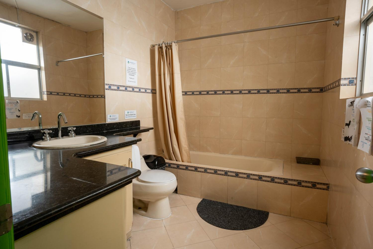 Bathroom 3, Community Hostel Quito, Quito