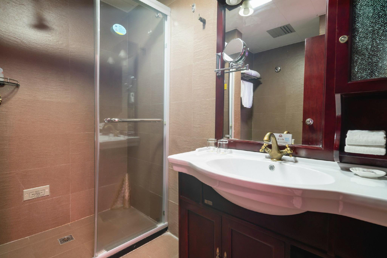 Bathroom 3, Tai Ning Hotel, Sanming