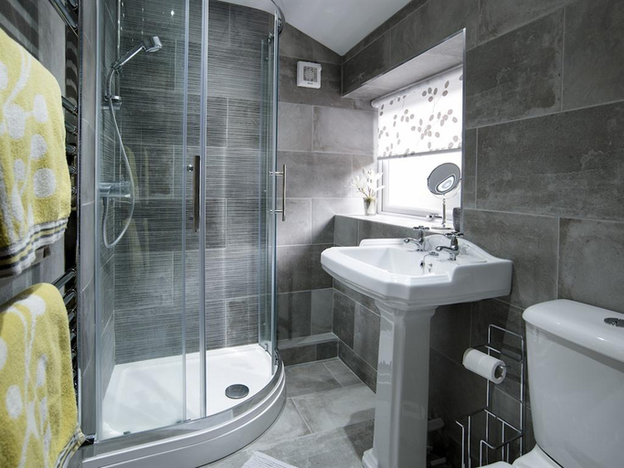 Bathroom 3, Chatton Cottage, Northumberland