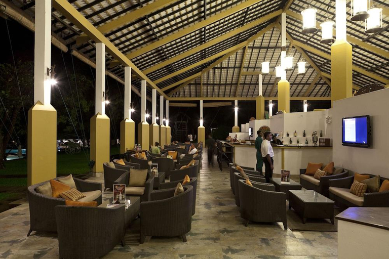 Food & Drinks 5, Amaya Lake, Dambulla