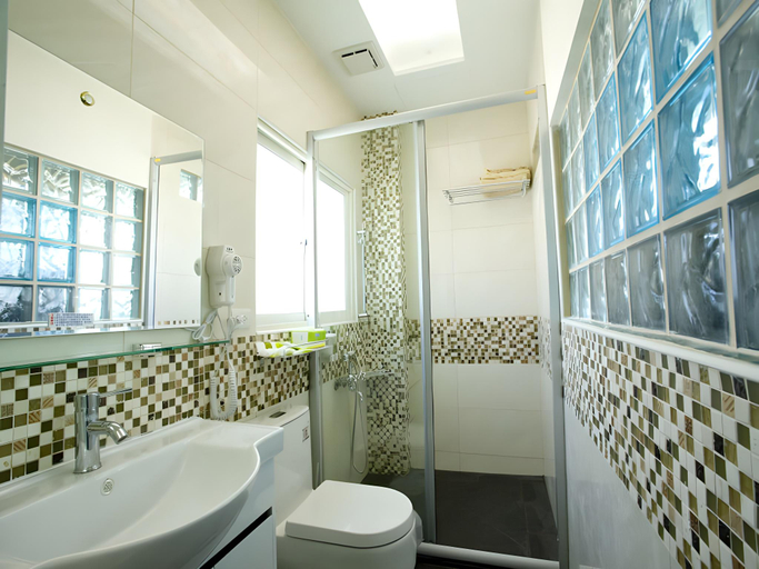 Bathroom 5, Sunshine Guest House, Hualien