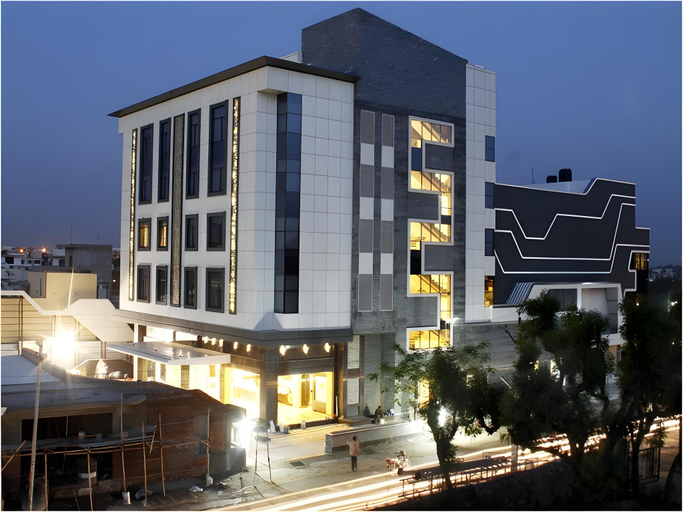 Exterior & Views