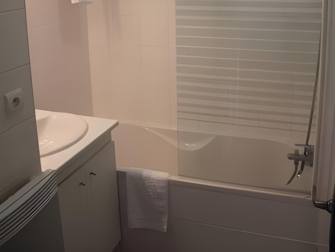Bathroom 4, Residence Hoteliere Park Wilson Airport, Haute-Garonne